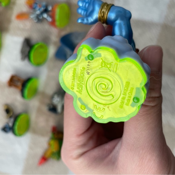 Syklander Lot of 15 Figures Skylanders Used Fast Shipping Activision 2011 - Picture 6 of 7